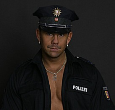 Stripper als Polizist